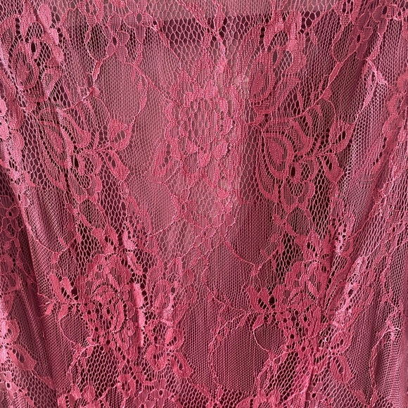 Forever 21 lace midi dress. NWT Burgundy color size S. Excellent condition - Picture 5 of 6